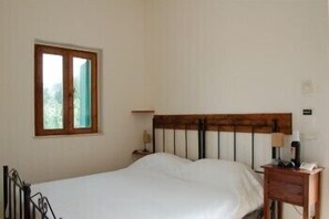 Quadruple Room | Pillowtop beds, in-room safe, iron/ironing board, rollaway beds - Masseria Casa Nostra (Fasano)