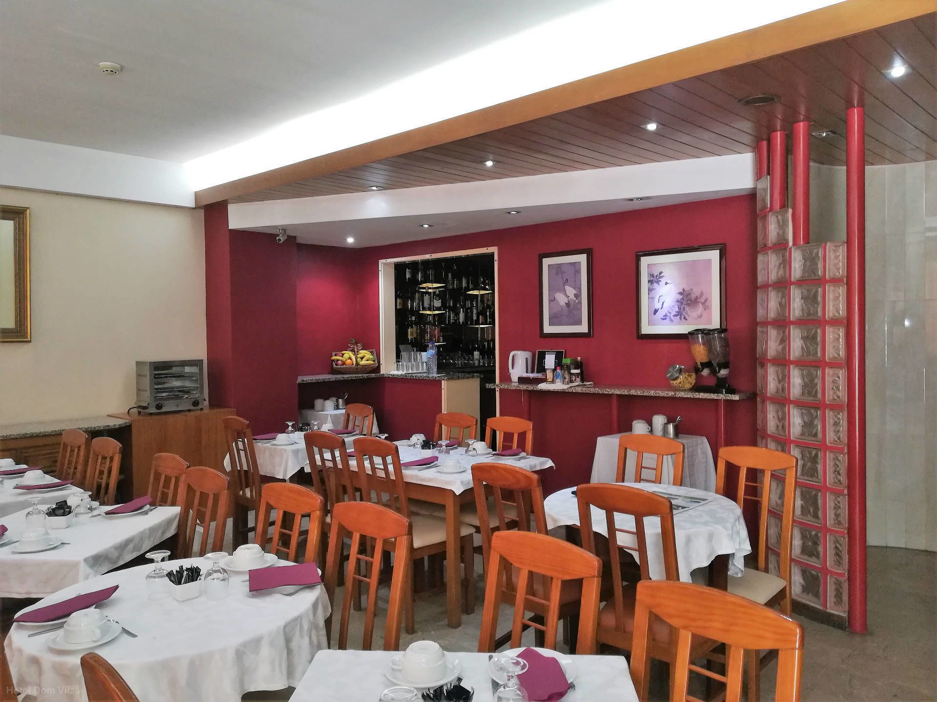 daily continental breakfast (eur 7 per person)