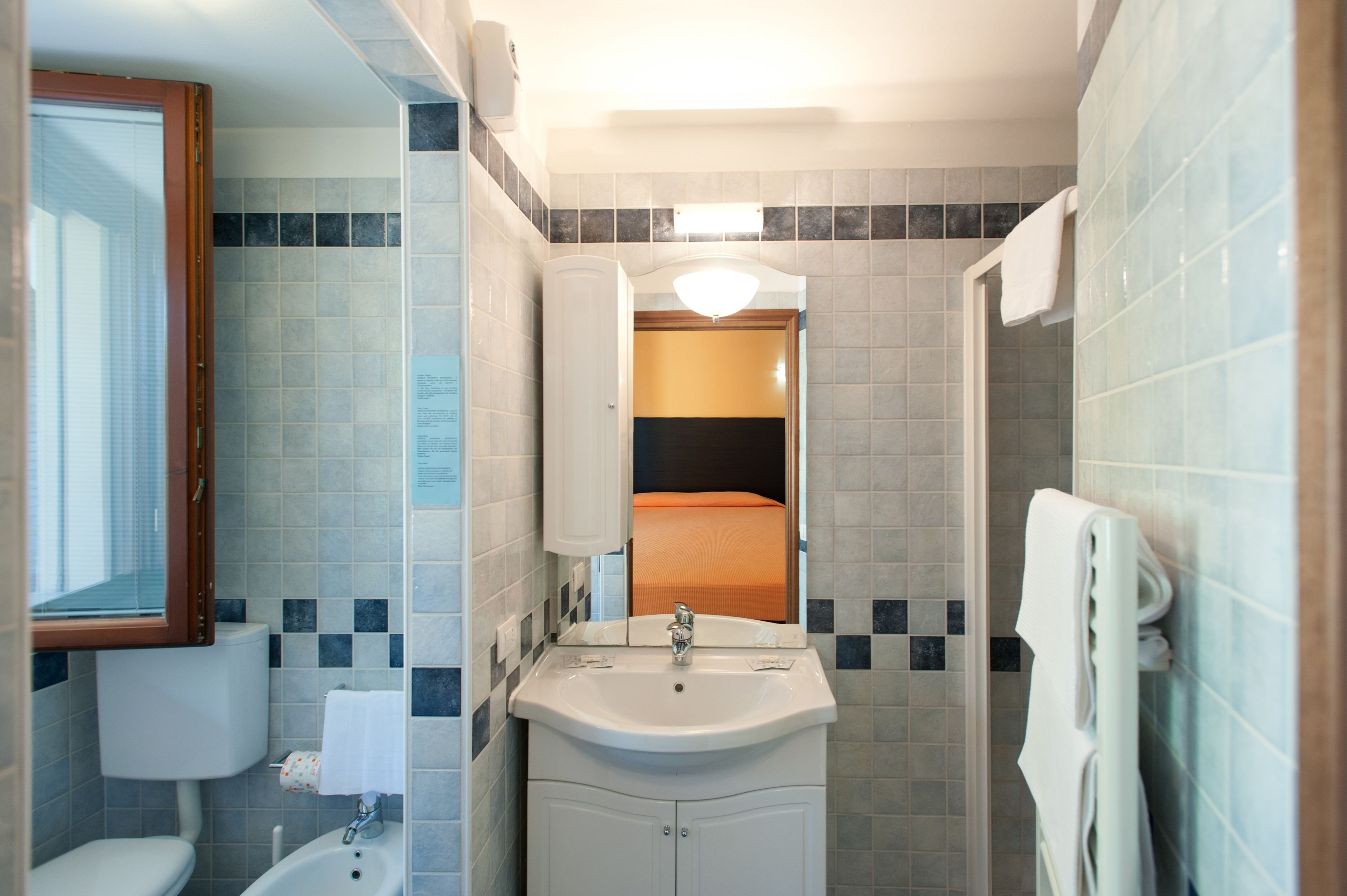 shower, free toiletries, hair dryer, bidet