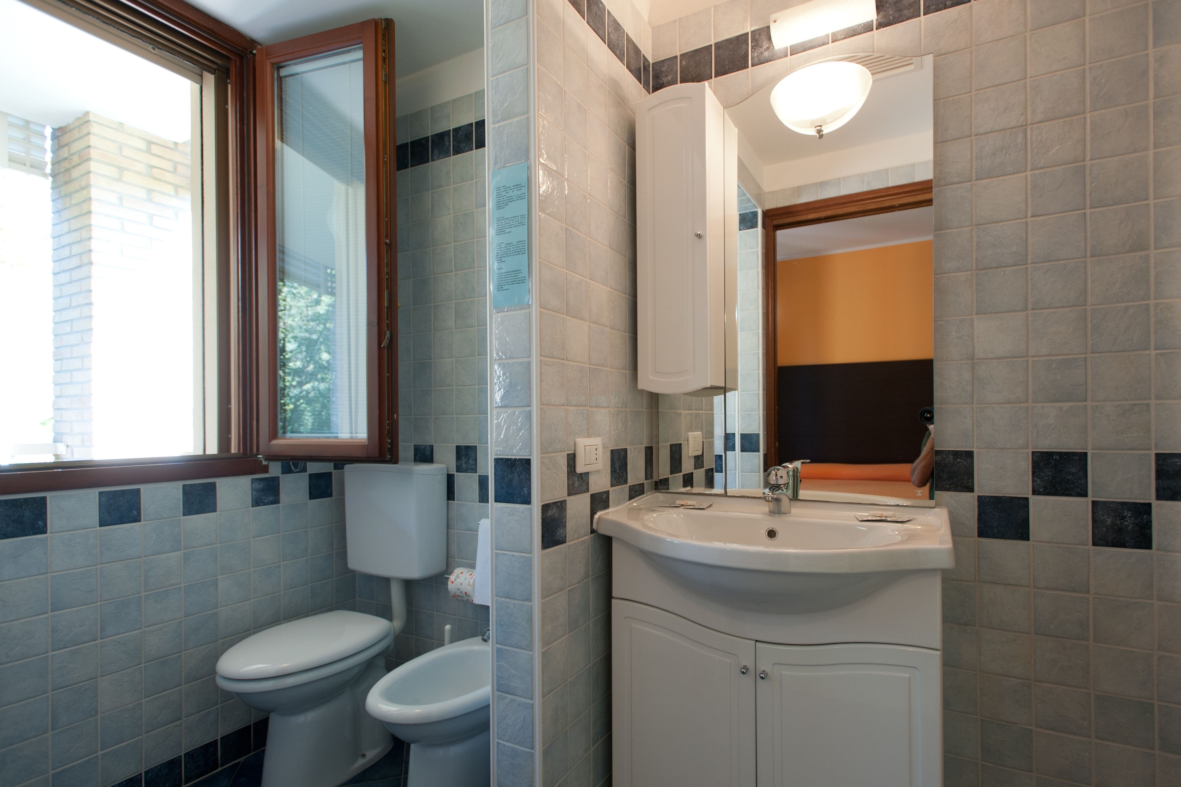 shower, free toiletries, hair dryer, bidet