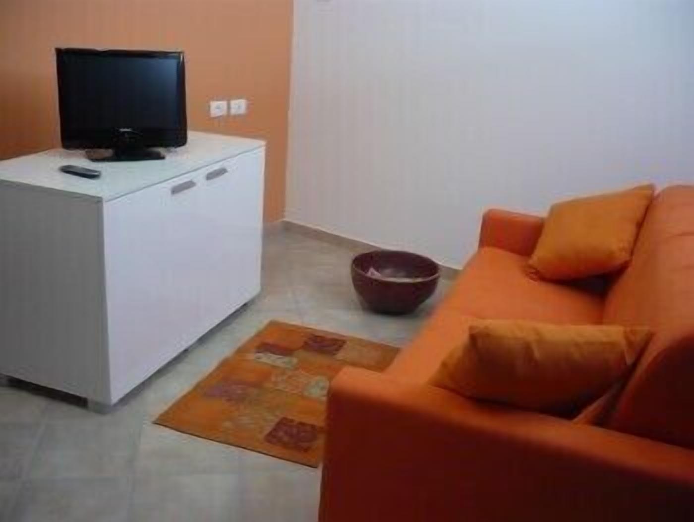 32-inch led tv with digital channels, tv