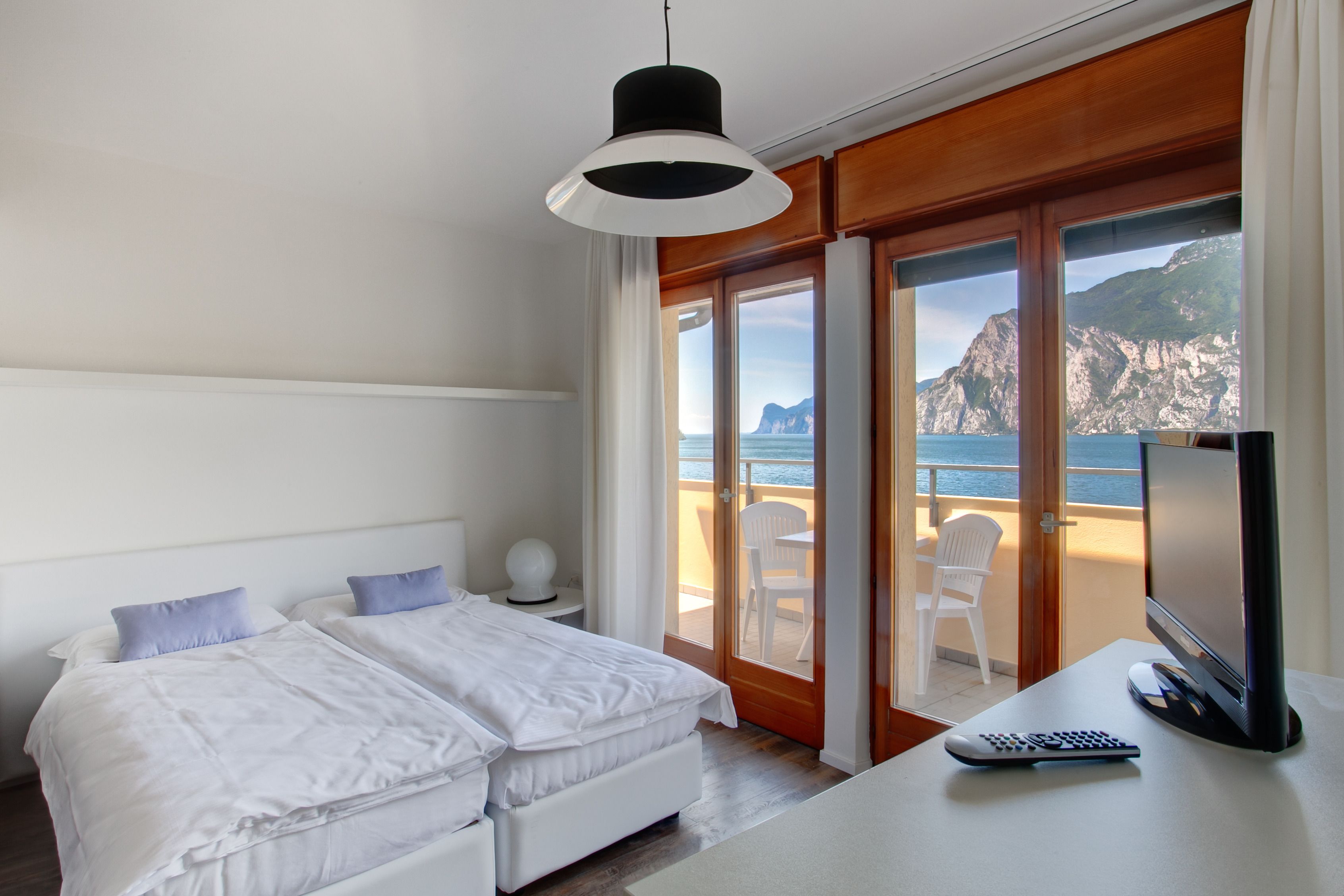 apartment, 1 bedroom, lake view | premium bedding, cots/infant beds, free wifi