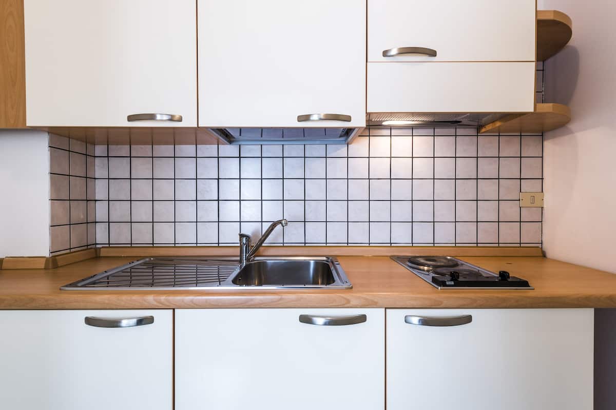 classic apartment, 1 bedroom | private kitchen | stovetop, electric kettle