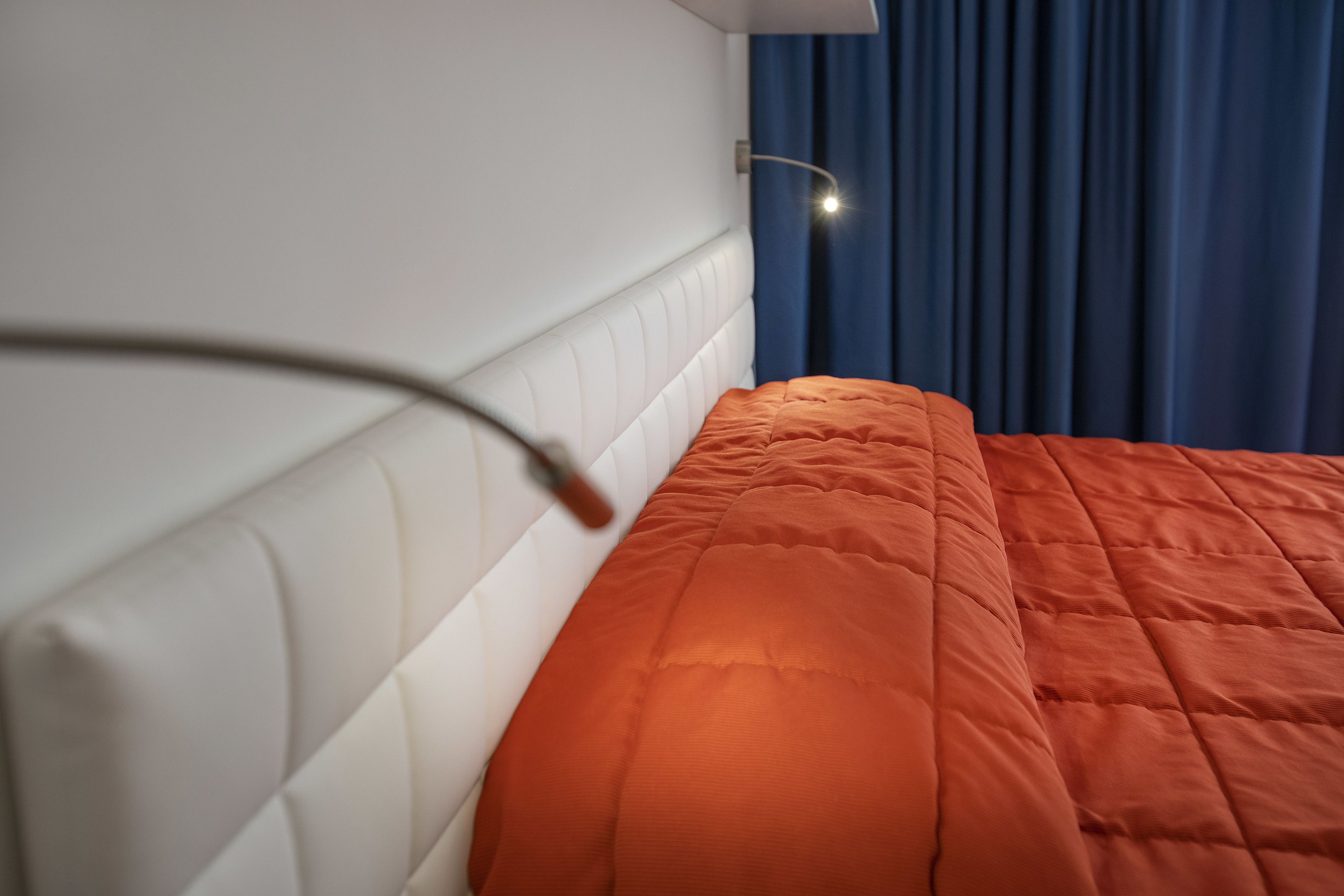 double room, lake view | hypo-allergenic bedding, in-room safe, desk, free cots/infant beds