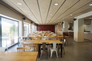 Breakfast and lunch served - Barcelona Pere Tarrés Hostel (Barcelona)