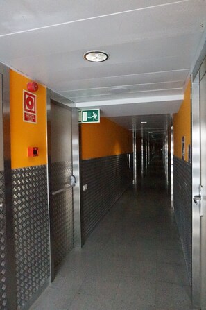 Blackout curtains, soundproofing, free WiFi, bed sheets - Barcelona Pere Tarrés Hostel (Barcelona)