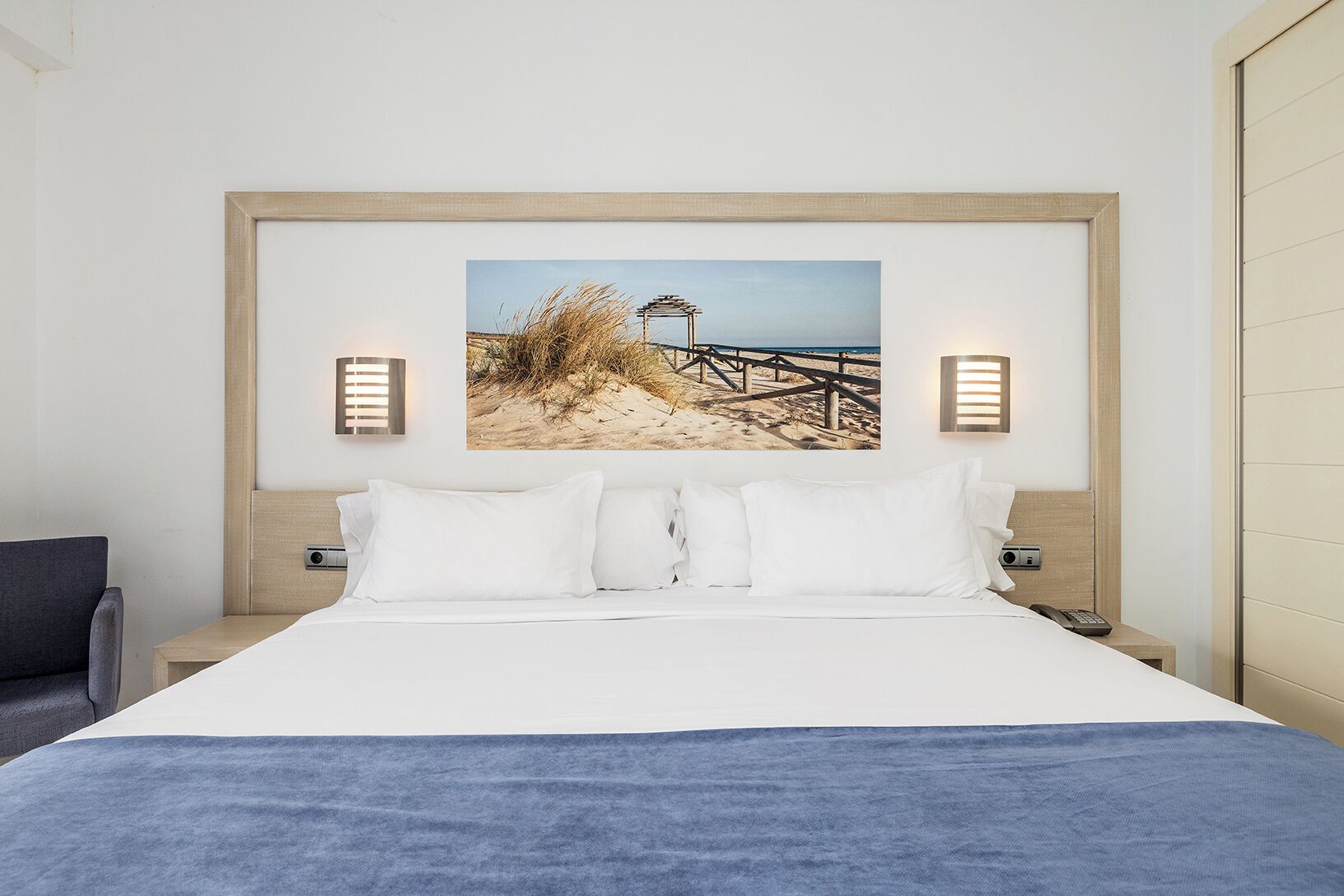 1 habitación, cubrecamas, minibar y caja de seguridad en la habitación 