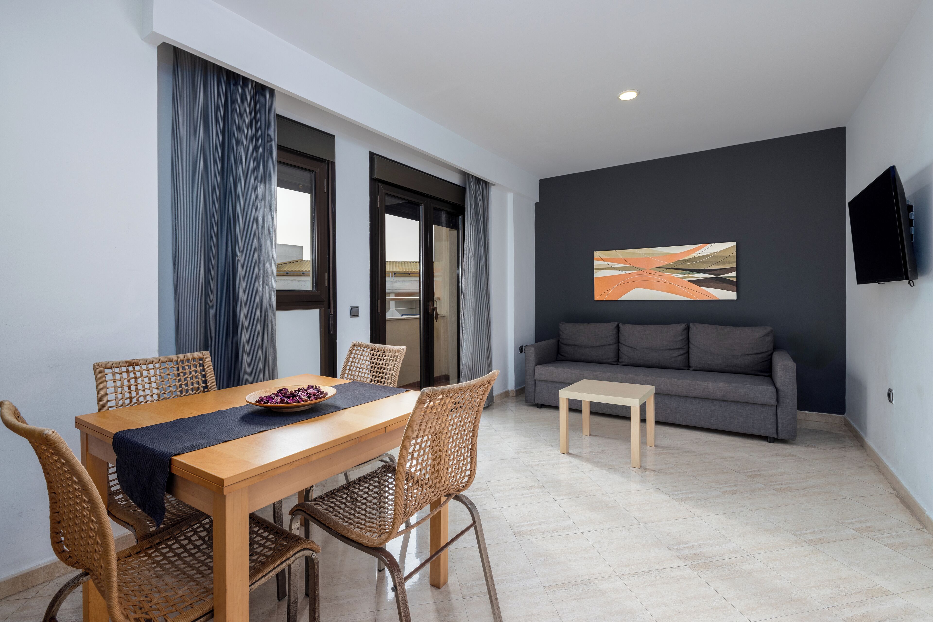 Appartement, 2 chambres | 1 chambre, couette en duvet d'oie, minibar