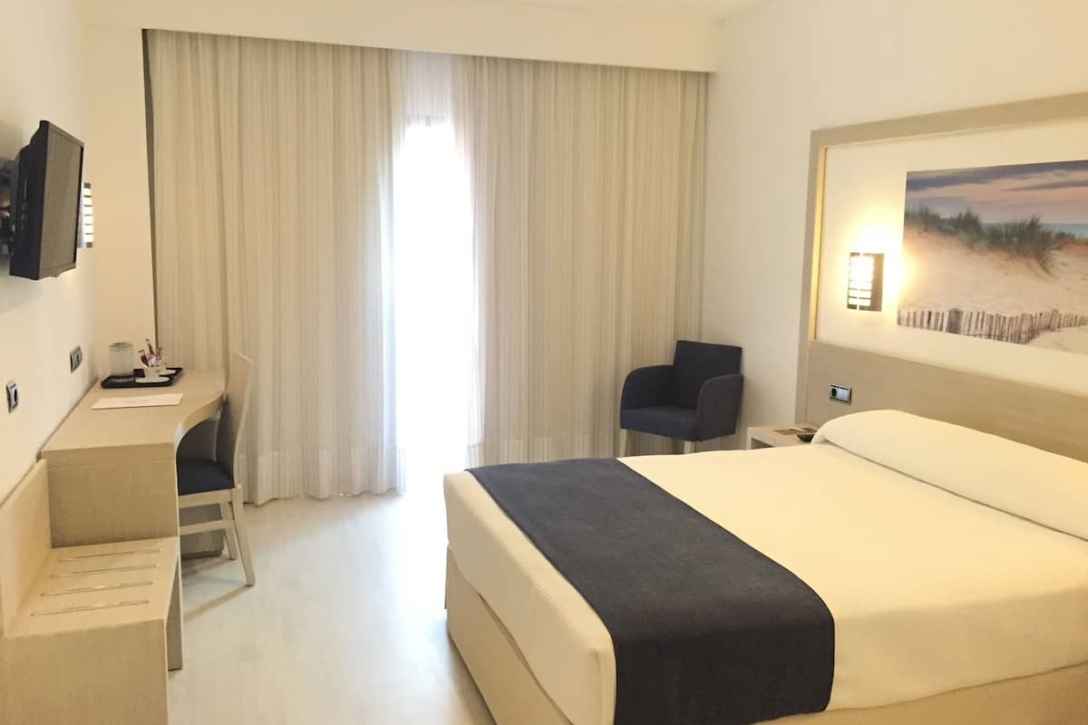 1 bedroom, down comforters, minibar, in-room safe