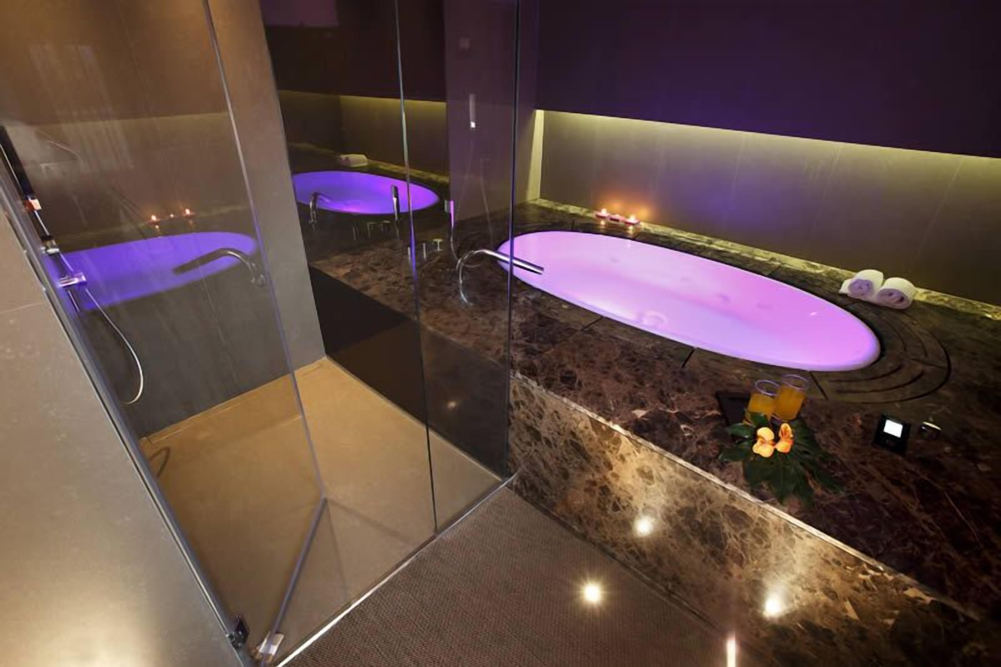 deep-soaking bathtub