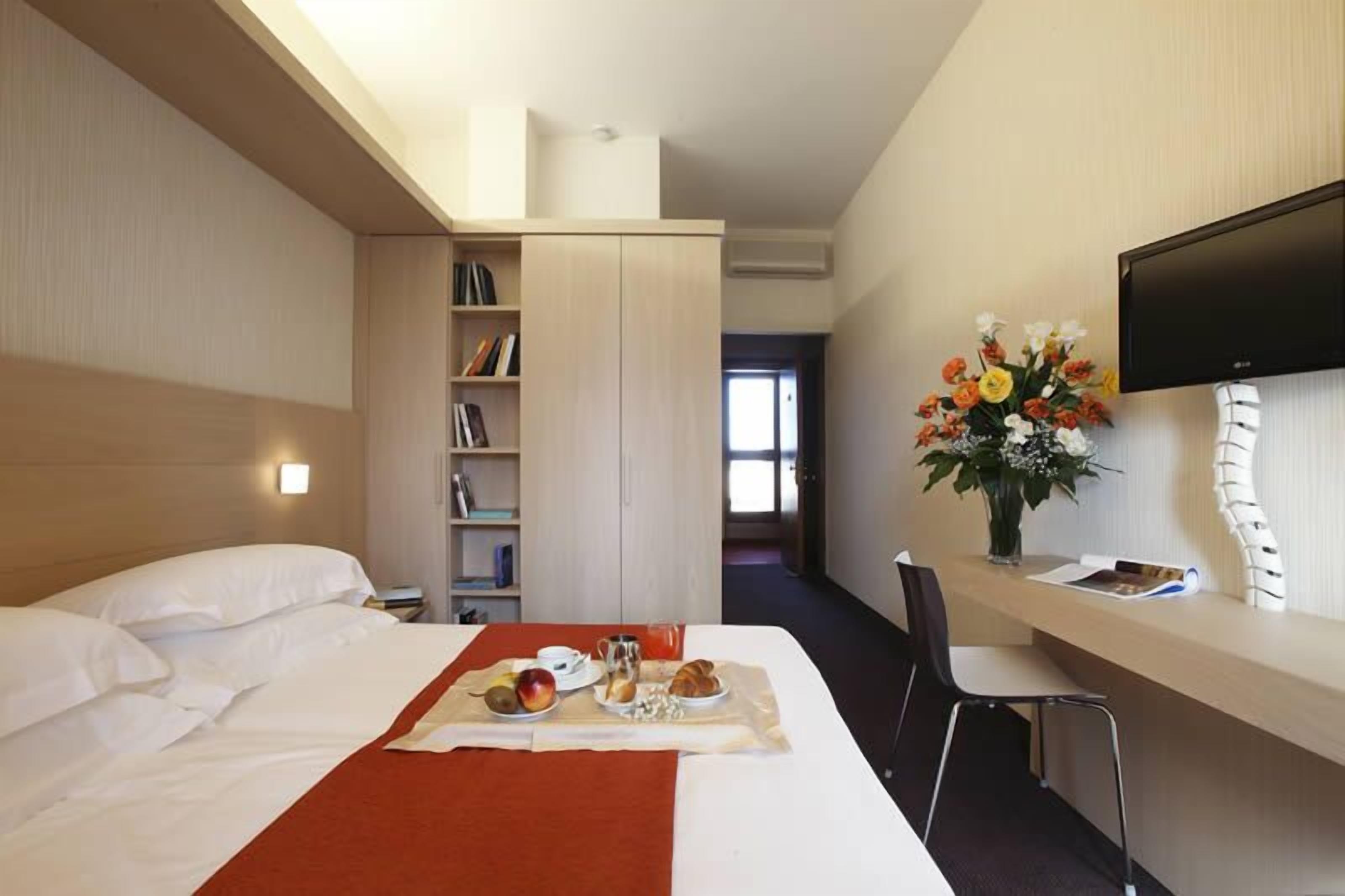 minibar, in-room safe, desk, blackout curtains