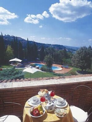 Free daily buffet breakfast - Villa Luisa (Todi)