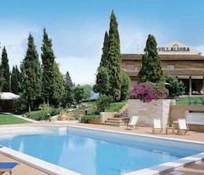 Outdoor pool, sun loungers