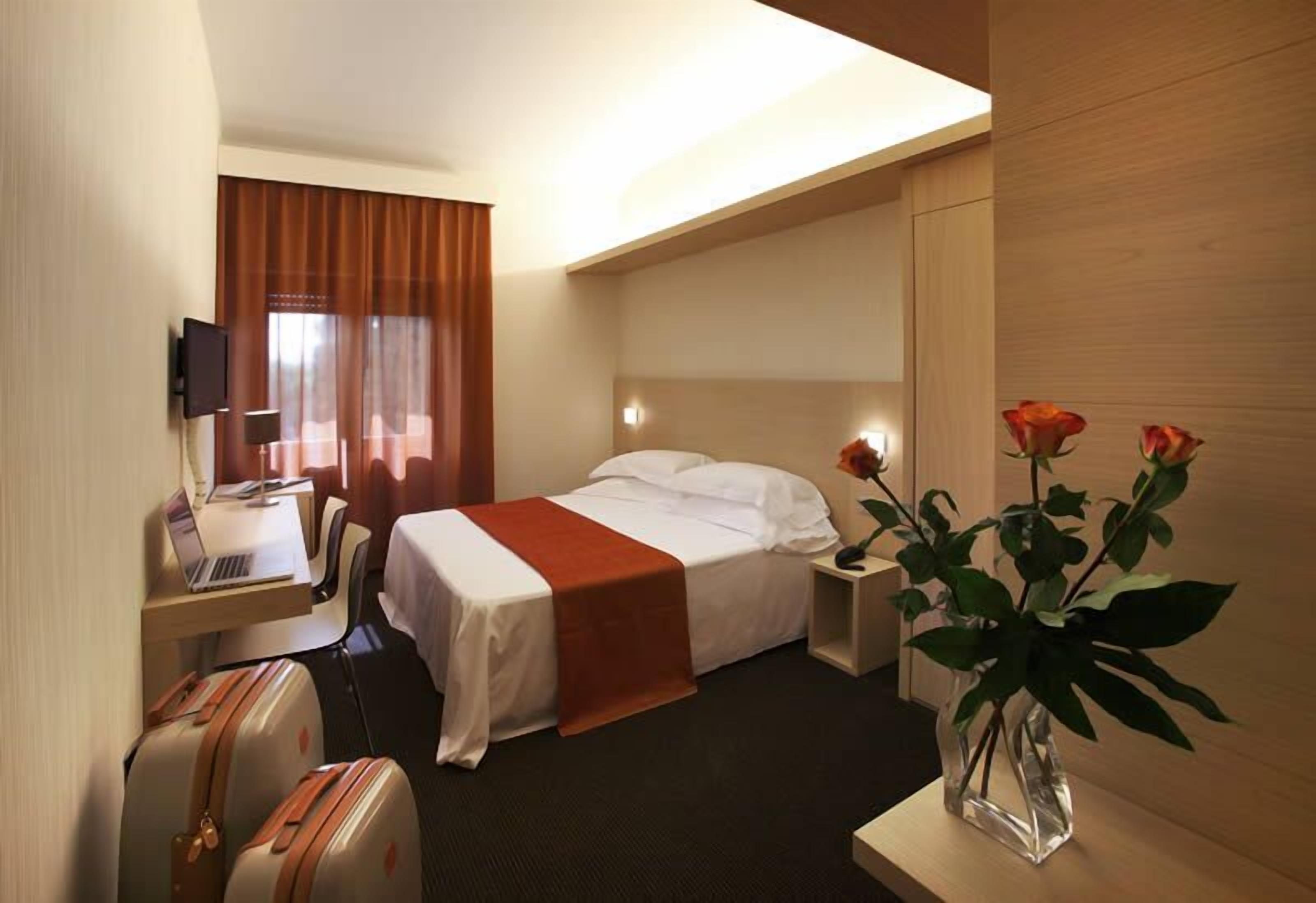 minibar, in-room safe, desk, blackout curtains