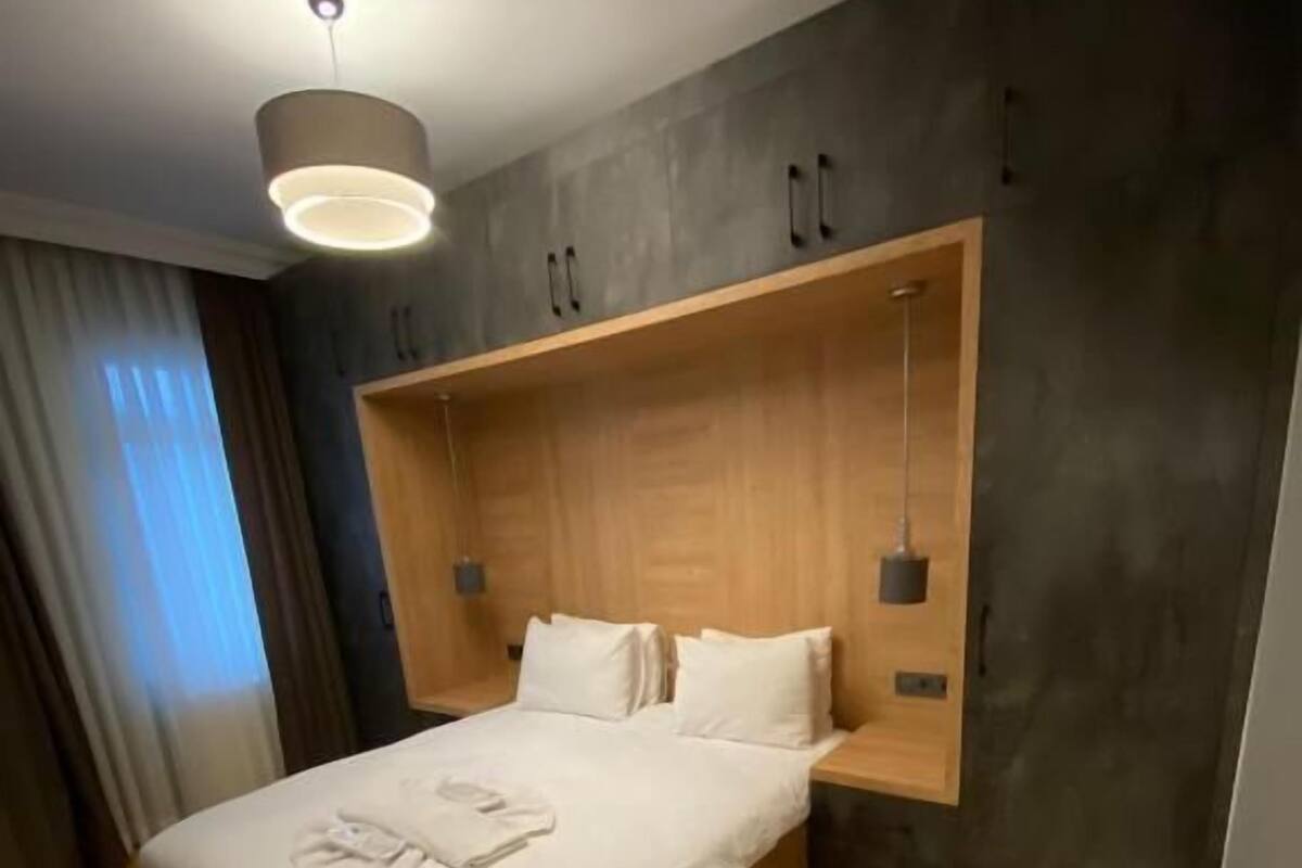 1 bedroom, premium bedding, minibar, in-room safe