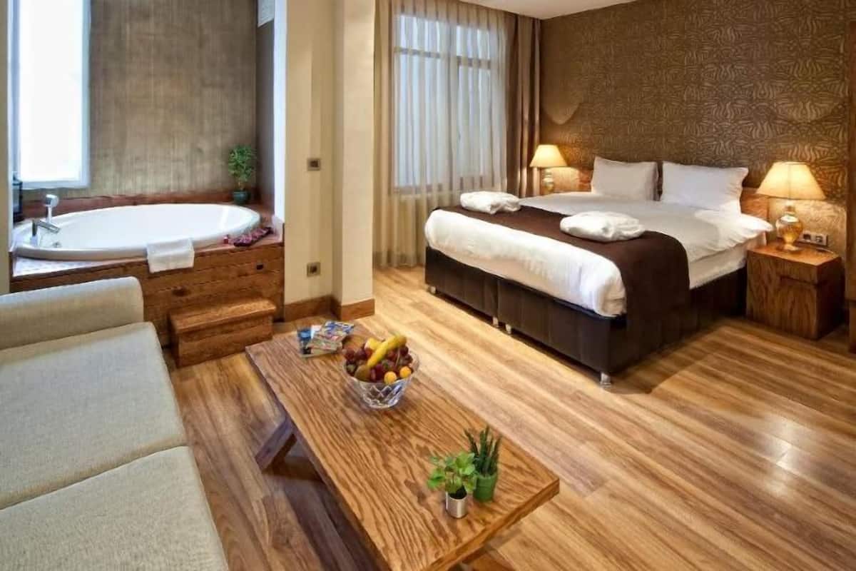 Premium bedding, minibar, in-room safe, desk