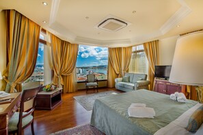 Minibar, coffres-forts dans les chambres, bureau, chambres insonorisées