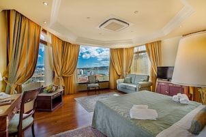 Minibar, in-room safe, desk, soundproofing