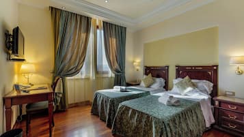 Minibar, Zimmersafe, Schreibtisch, schallisolierte Zimmer