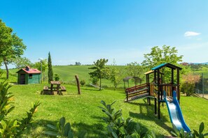 Children’s play area – outdoor