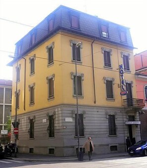 Front of property - Hotel 2000 (Milan)