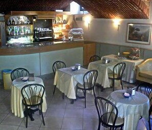 Bar (on property) - Hotel 2000 (Milan)