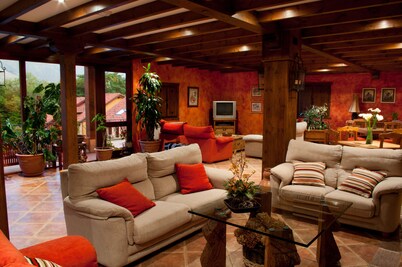 拉约尔里加酒店