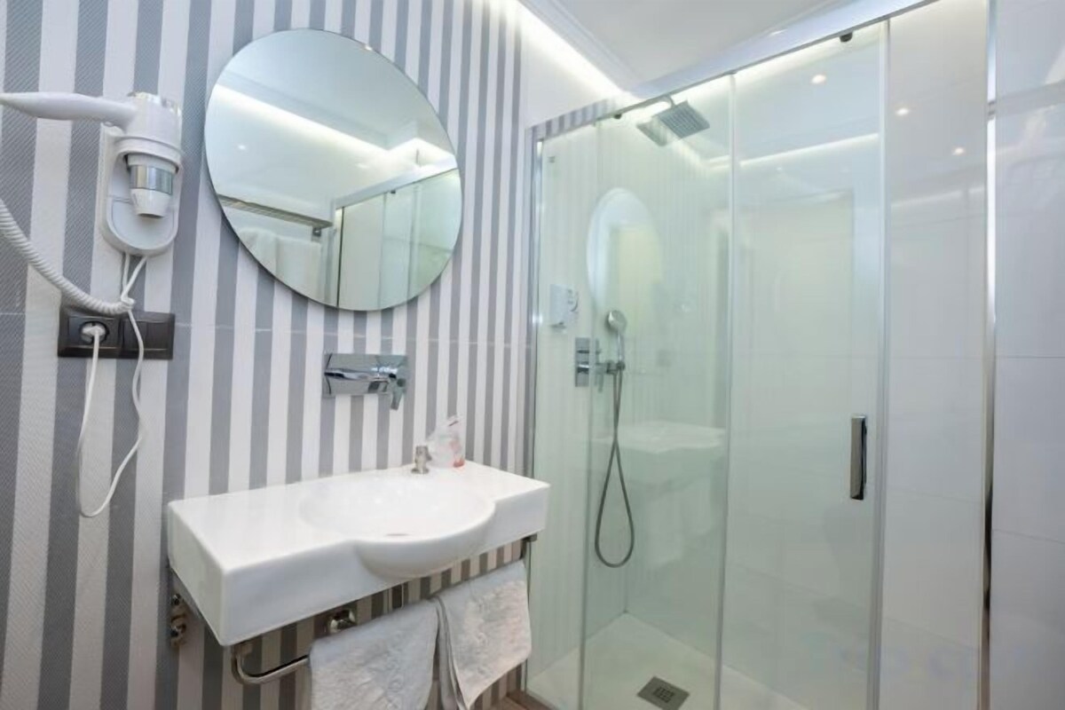 Bathroom | Hair dryer, towels, soap, shampoo