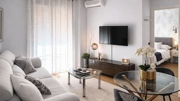 Premium bedding, in-room safe, individually decorated