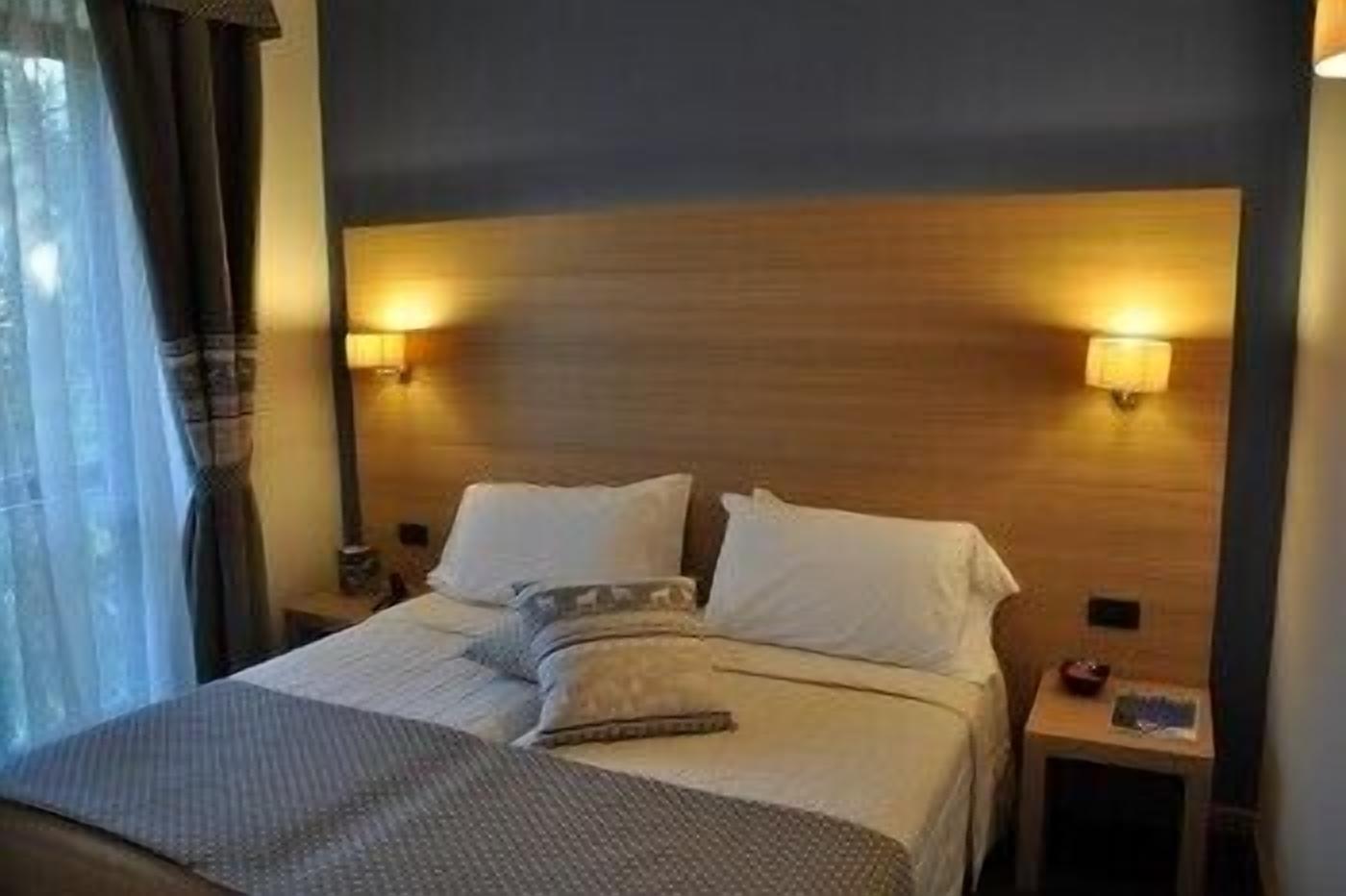 minibar, in-room safe, desk, free wifi