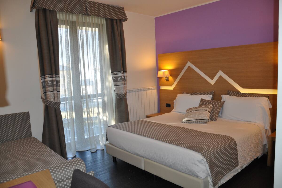 superior double room | minibar, in-room safe, desk, free wifi