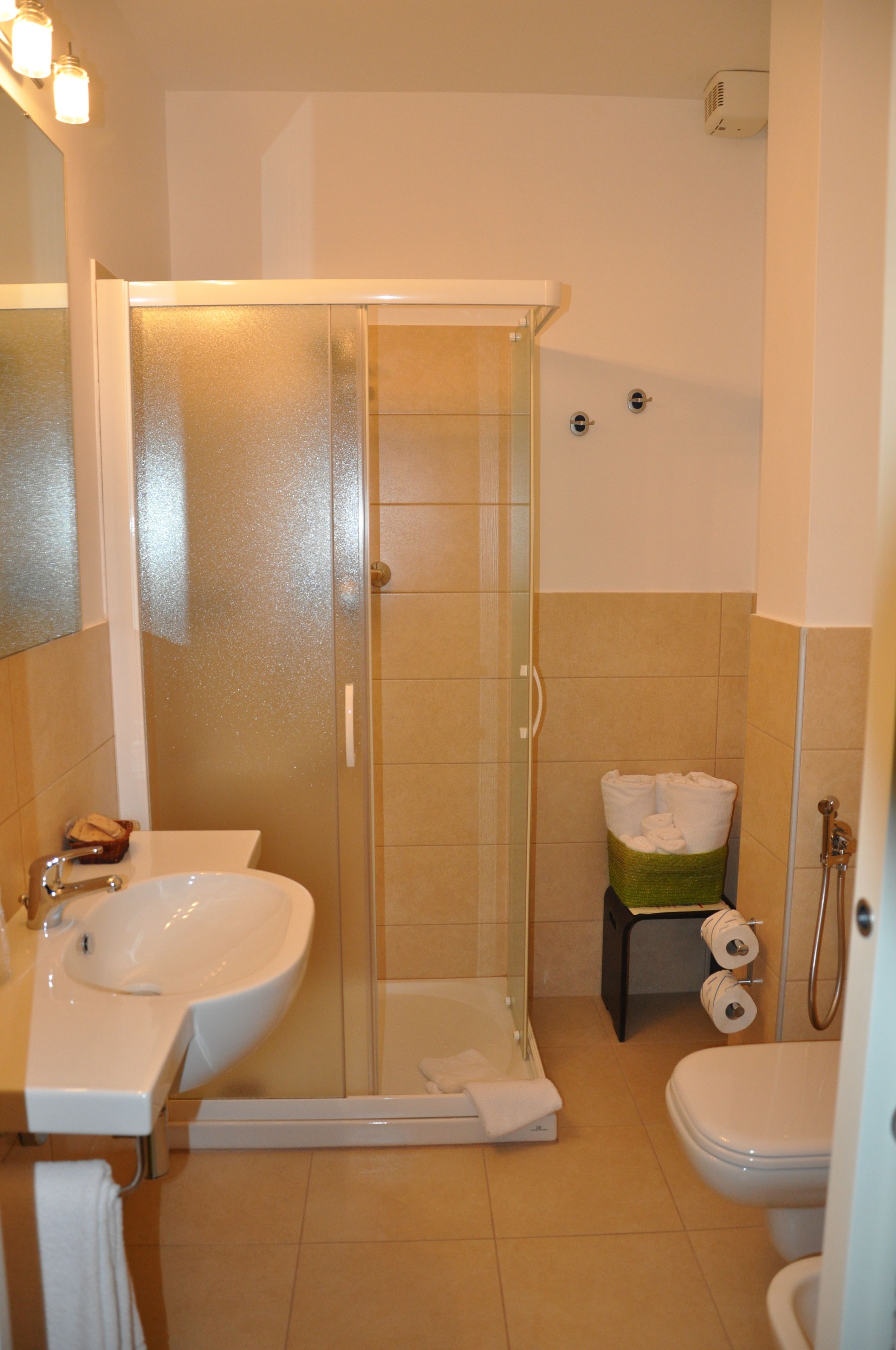 minibar, in-room safe, desk, free wifi