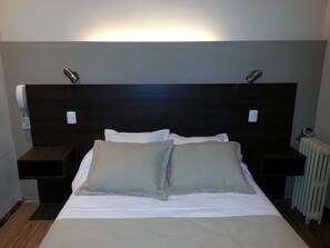 Minibar, Zimmersafe, Schreibtisch, kostenloses WLAN