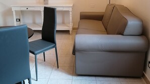 Studio – classic, 1 soverom | Oppholdsområde | TV