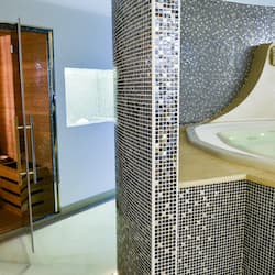 Couples treatment rooms, sauna, hot tub, steam room, body treatments