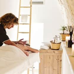 Couples treatment room(s), sauna, hot tub, steam room, body treatments