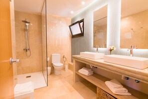 Bad | Dusj, designertoalettartikler, hårføner og håndklær