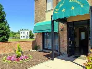 الإطلالة من المنشأة