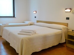 بديكورات فريدة لكل غرفة وطراز فريد لكل وحدة ومكتب وتجهيزات عازلة للصوت