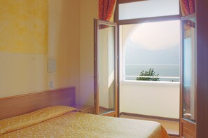 Double Room, Balcony, Lake View | In-room safe, desk, soundproofing, free WiFi - Hotel Merano (Brenzone sul Garda)