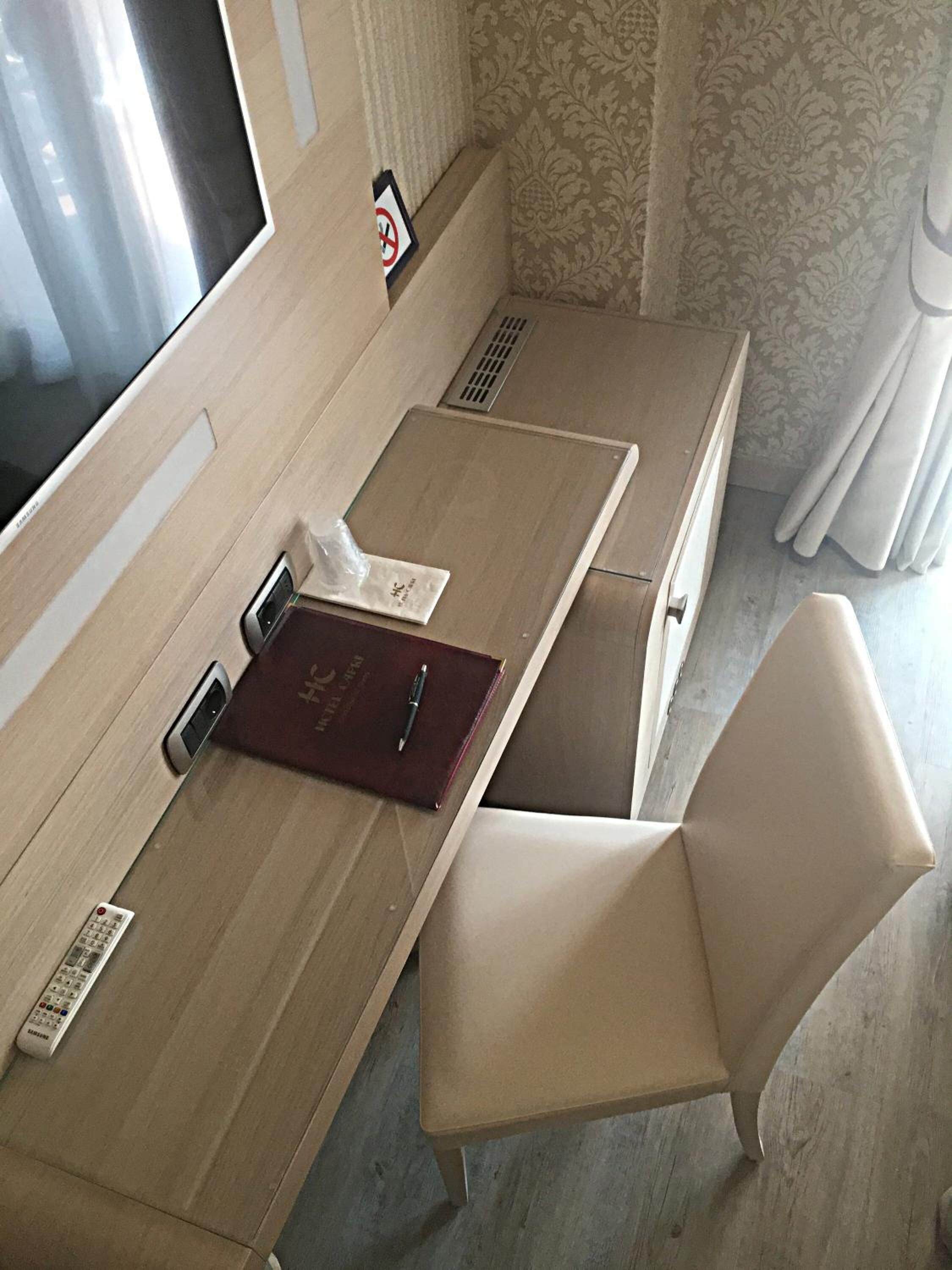 minibar, in-room safe, desk, laptop workspace