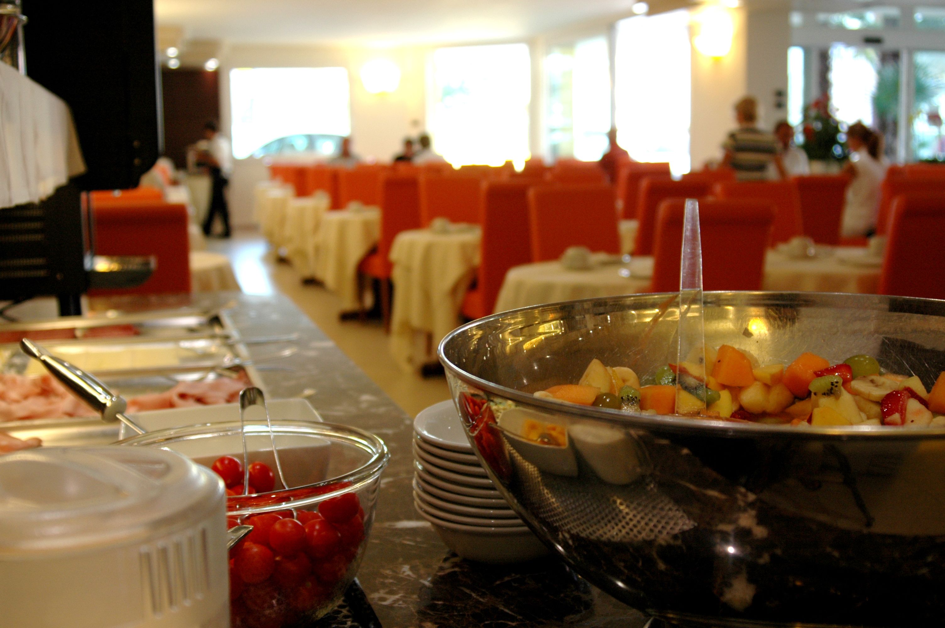 free buffet breakfast