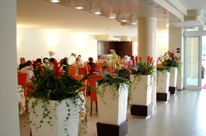 Free buffet breakfast