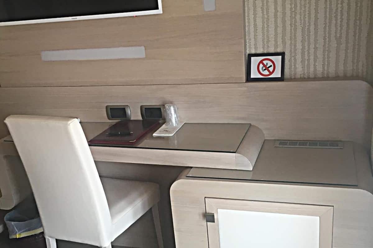 Minibar, in-room safe, desk, laptop workspace