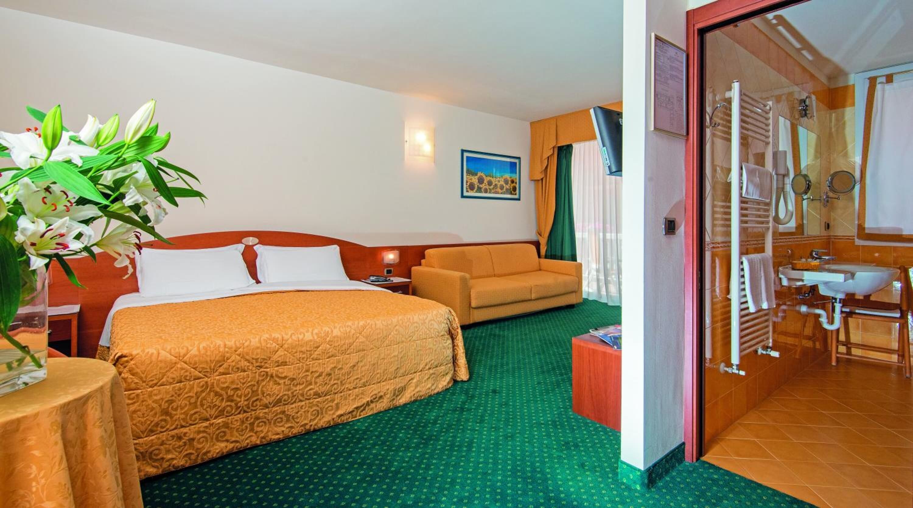 minibar, in-room safe, desk, laptop workspace