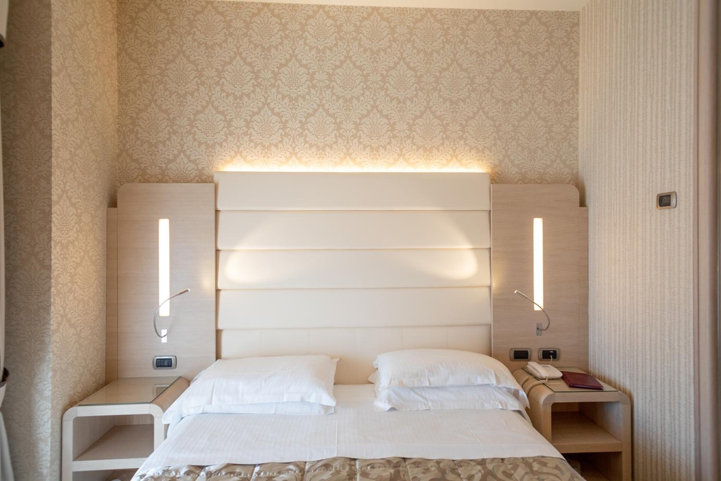 minibar, in-room safe, desk, laptop workspace