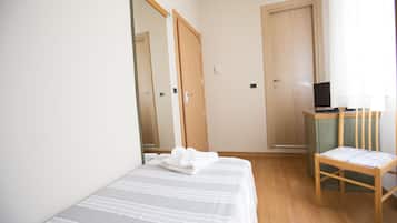 Zimmersafe, Schreibtisch, laptopgeeigneter Arbeitsplatz