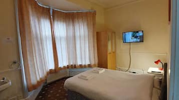 Double Room, Shared Bathroom | Desk, blackout drapes, free WiFi