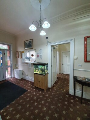 المنشأة من الداخل