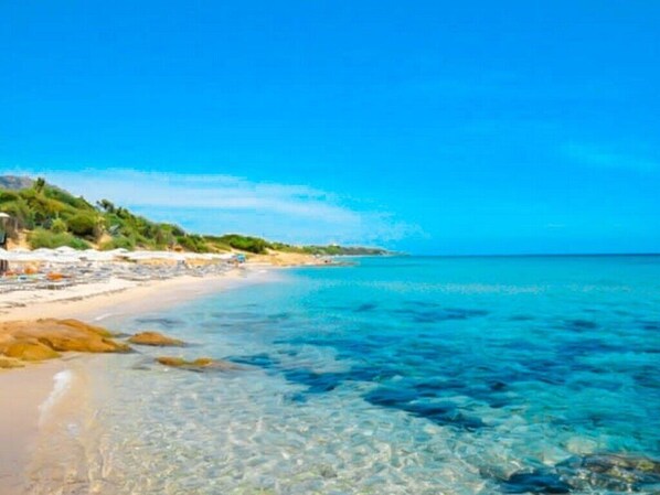 Private beach nearby, white sand, free beach shuttle, sun-loungers